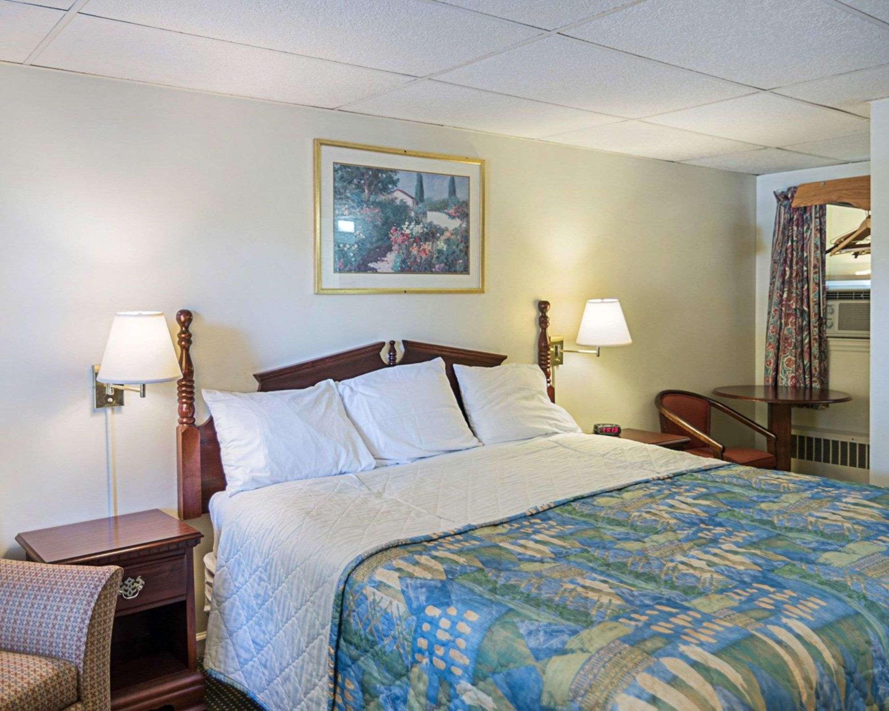 Rodeway Inn Westminster Εξωτερικό φωτογραφία